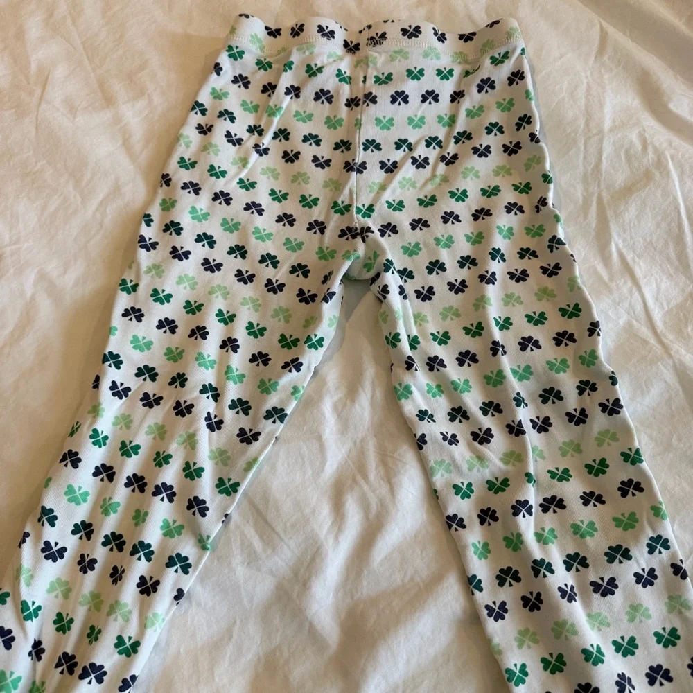 Primary Kids St. Patrick’s Pajama Set  Clover Shamrock Design Size 8-9 Years